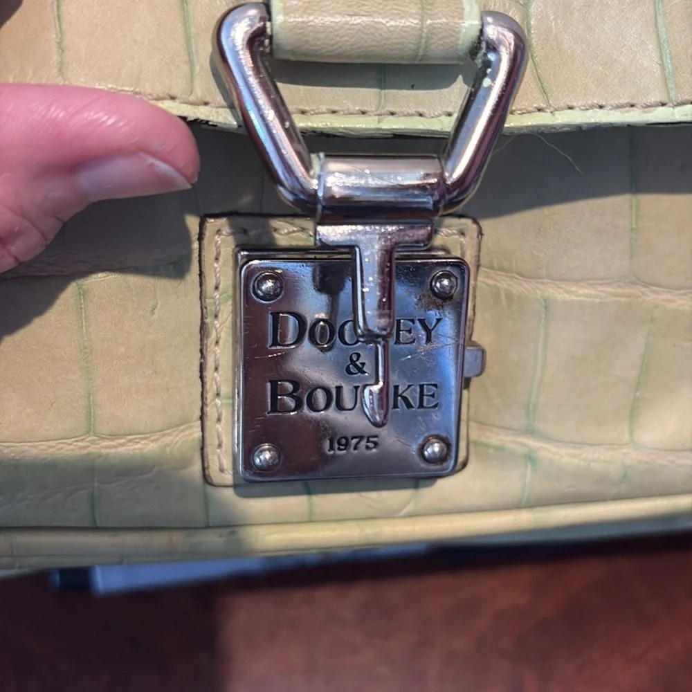 Dooney & Bourke  Vintage  alligator Satchel  Leather  Lt. Green  Front pocket
